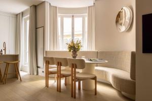 a living room with a table and a couch at Rive 15 - Appartements Parisiens in Paris