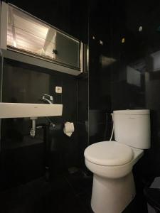 Bagno di RedDoorz Plus near Parahyangan University