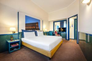 Postel nebo postele na pokoji v ubytování iH Hotels Milano Ambasciatori