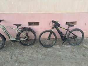 two bikes are parked next to a pink wall at Casa cu struț Malancrav in Mălîncrav