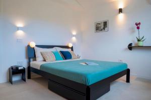 Ένα ή περισσότερα κρεβάτια σε δωμάτιο στο CASA MOROS 6, Emma Villas +27 φωτογραφίες