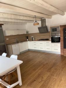 Kuchyňa alebo kuchynka v ubytovaní Paradise, Porto Saler ET7104