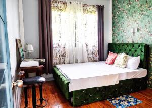 Postel nebo postele na pokoji v ubytování THE OASIS RESORT & VENUE CasaBien 4BR, 2TB, Pool,Wifi, Videoke, BBQ, Balcony, Guest , Near Naga City + 88 fotografií