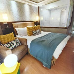 Postel nebo postele na pokoji v ubytování Deja Vu Hotel