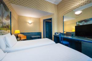 Postel nebo postele na pokoji v ubytování iH Hotels Milano Ambasciatori