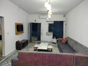a living room with a couch and a table at شقق ابو يزن عجلون بالقرب من محمية عجلون in Ajloun