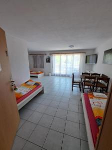Postel nebo postele na pokoji v ubytování good bed Aarwangen
