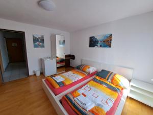 Postel nebo postele na pokoji v ubytování good bed Aarwangen