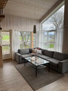 a living room with a couch and a coffee table at Storeval feriehus Nærøysund in Kolvereid