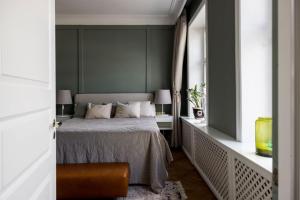 a bedroom with a bed and a window at Luxurious Inner-City Flat in Malmö
