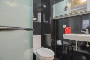 Bagno di RedDoorz Plus near Parahyangan University