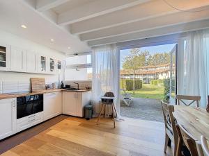 Η κουζίνα ή μικρή κουζίνα στο Maison Westenzoo