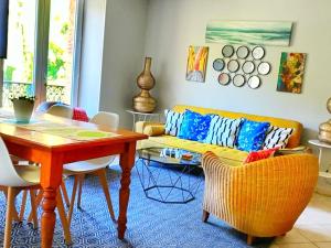 Posedenie v ubytovaní 3 Star 3 bed QUERTINEUX Historic 4 Cathar Châteaux Lastours air conditioned