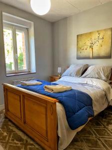 Posteľ alebo postele v izbe v ubytovaní 3 Star 3 bed QUERTINEUX Historic 4 Cathar Châteaux Lastours air conditioned