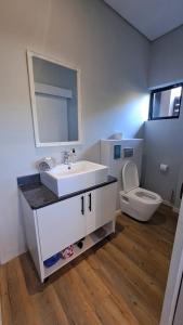 Un baño de The Aloe House