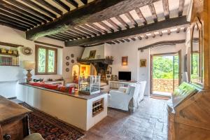 a living room with a couch and a table at Casa Gialla a Murlo in Murlo
