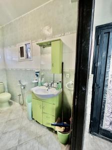 Ванная комната в Villa près plage Eden +7 фотографий
