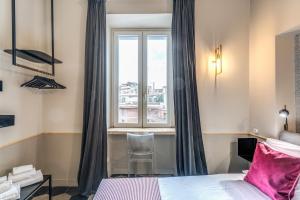 A bed or beds in a room at CORNER211