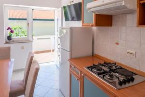 Kuchyň nebo kuchyňský kout v ubytování Apartment Luca