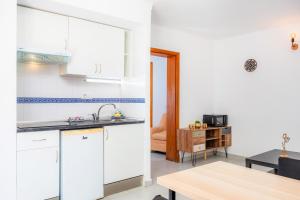 Kuchyň nebo kuchyňský kout v ubytování Apartamento Felipe 1-3