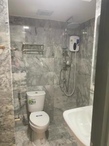 Koupelna v ubytování май кхао Студия в кондо 777