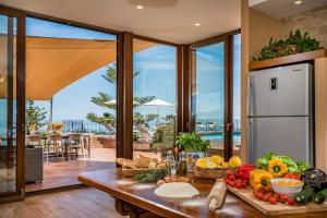 een keuken met een tafel vol groenten en fruit bij VILLA PROVENZA 12&4, Emma Villas in Cefalù