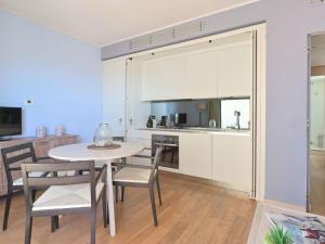 Kuchyň nebo kuchyňský kout v ubytování Apartment La Marina by Interhome + 24 fotografií