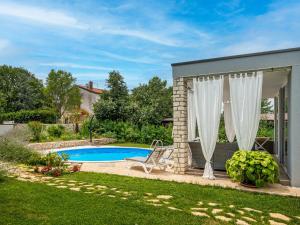 Bazén v ubytovaní Holiday Home Ofelia by Interhome alebo v jeho blízkosti