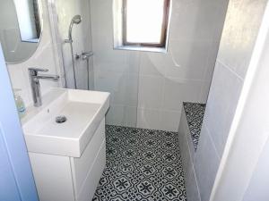 Kúpeľňa v ubytovaní Holiday Home Vlkov by Interhome