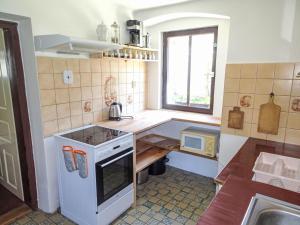 Kuchyňa alebo kuchynka v ubytovaní Holiday Home Vlkov by Interhome