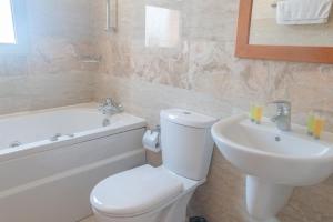 Fotografie z fotogalerie ubytování Sandy Beach Villas, Villa 5 Joanna - Private Pool - Private Beach Area v destinaci Polis Chrysochous