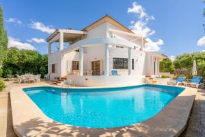The swimming pool at or close to Villa d'Es Trenc