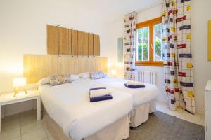 A bed or beds in a room at Villa d'Es Trenc