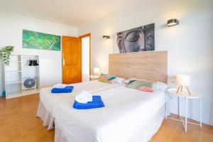 A bed or beds in a room at Villa d'Es Trenc
