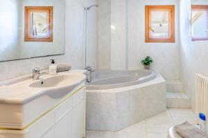 A bathroom at Villa d'Es Trenc