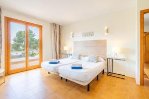 A bed or beds in a room at Villa d'Es Trenc