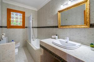 A bathroom at Villa d'Es Trenc