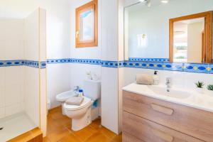 A bathroom at Villa d'Es Trenc