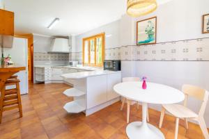 A kitchen or kitchenette at Villa d'Es Trenc