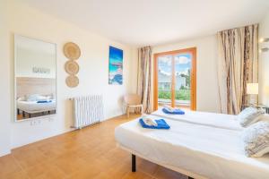 A bed or beds in a room at Villa d'Es Trenc