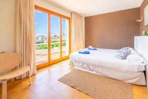 A bed or beds in a room at Villa d'Es Trenc