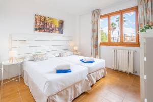 A bed or beds in a room at Villa d'Es Trenc