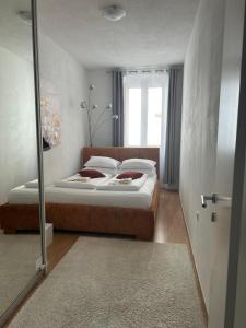 Posteľ alebo postele v izbe v ubytovaní Apartman Evita