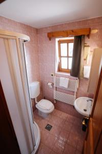 Phòng tắm tại Guesthouse Jelenov greben