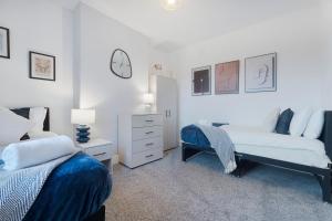 Voodi või voodid majutusasutuse Spacious 4BR on Leafield Rd toas
