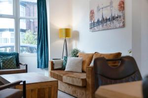Istumisnurk majutusasutuses Spacious 4BR on Leafield Rd
