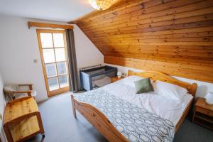 Voodi või voodid majutusasutuse Guesthouse Jelenov greben toas