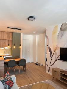 TV a/nebo společenská místnost v ubytování Adena