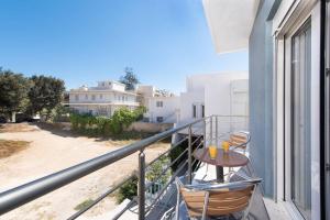 En balkon eller terrasse på Modern Colorful House 3