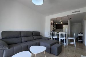 Kuchyň nebo kuchyňský kout v ubytování Bright and quiet apartment with a pool